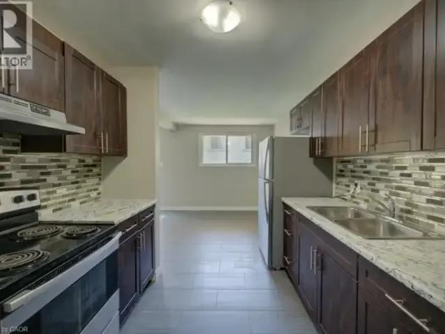 3 Bedroom Apartment Waterloo ON 102701652