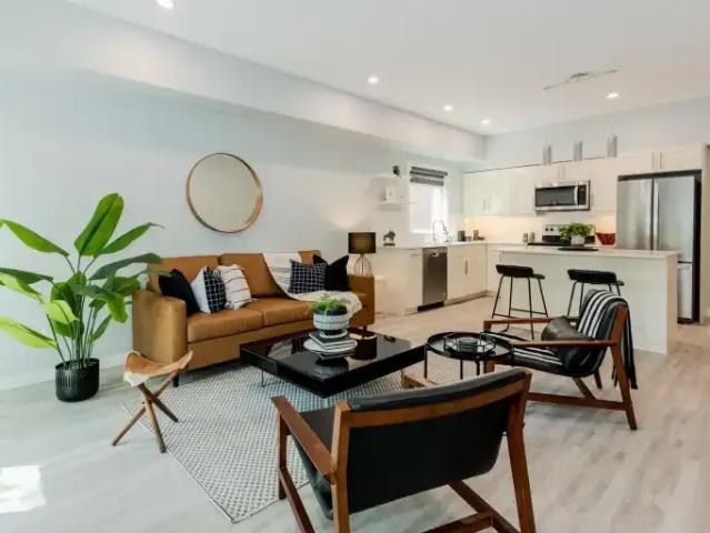 3 Bedroom Apartment Winnipeg MB 102085569