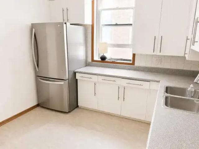 3 Bedroom Apartment Winnipeg MB 102339298