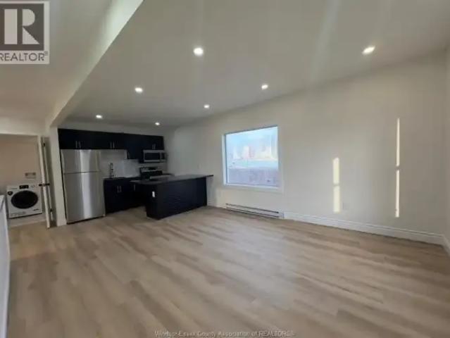 3 Bedroom Apartment Windsor ON 101877999