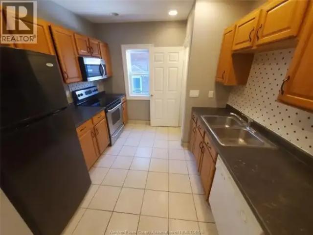 3 Bedroom Apartment Windsor ON 101986828