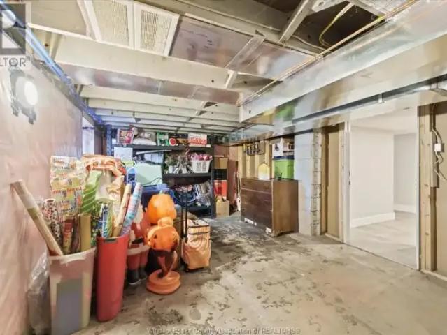 3 Bedroom Apartment Windsor ON LS100669373