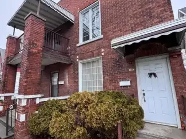 3 Bedroom Apartment Windsor ON LS100977115