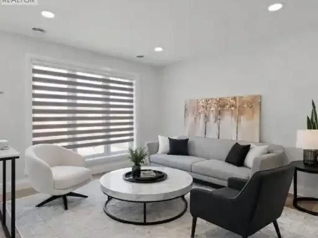 3 Bedroom Apartment Windsor ON LS101878771
