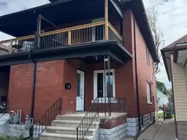 3 Bedroom Apartment Windsor ON LS101879340