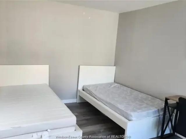 3 Bedroom Apartment Windsor ON LS102578991