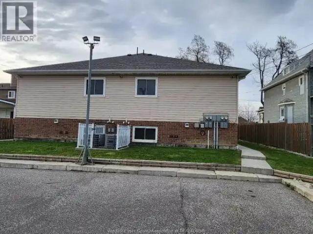 3 Bedroom Apartment Windsor ON LS102952256