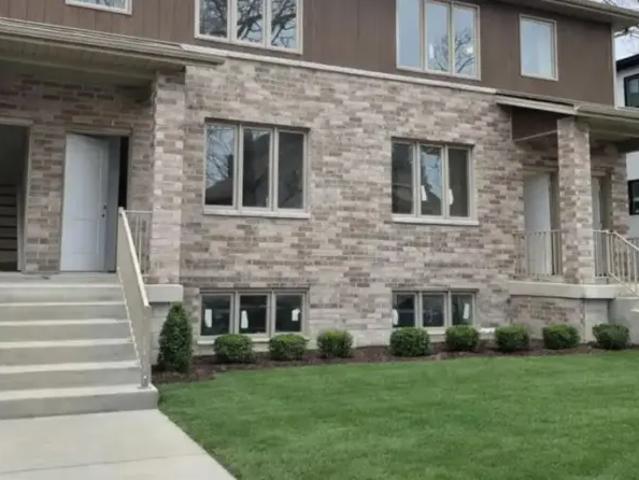 3 Bedroom Apartment Windsor ON LS102243120