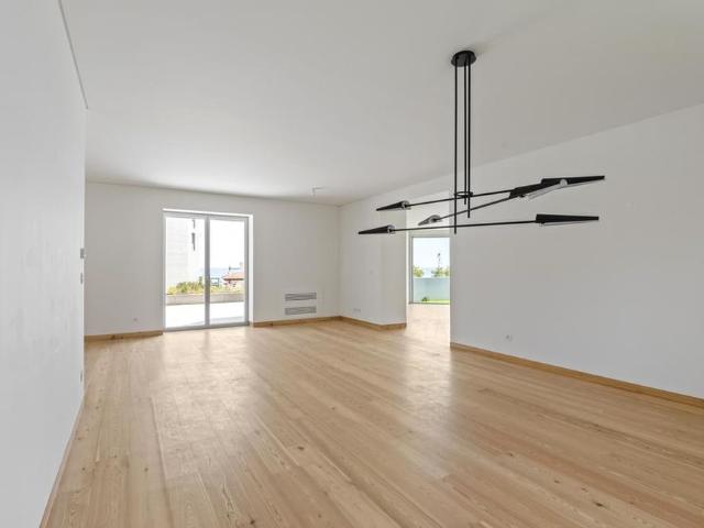 3 Bedroom Apartment with swimming pool, Monte Estoril, Cascais