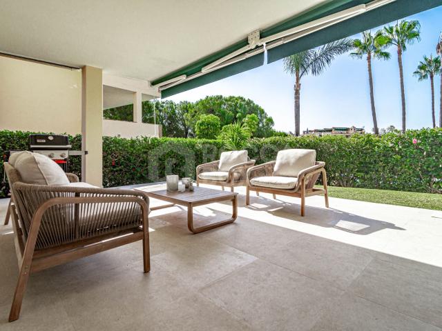 3 bedroom Apartment with Private Garden