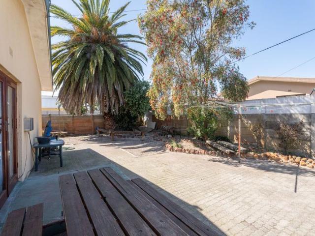 3 Bedroom at a GIVE AWAY price in Brantwood, Kuils River