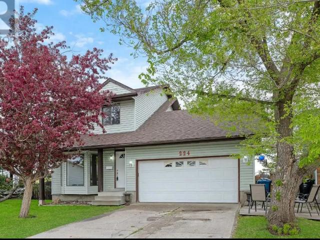 3 bedroom basement suite Quiet Culdesac Home Backed onto green space