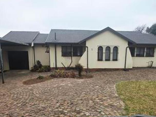 3 bedroom birch acres house on the m.