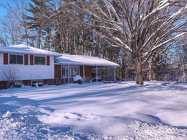 3 Bedroom Brick Split Level In A Great Neighbourhood