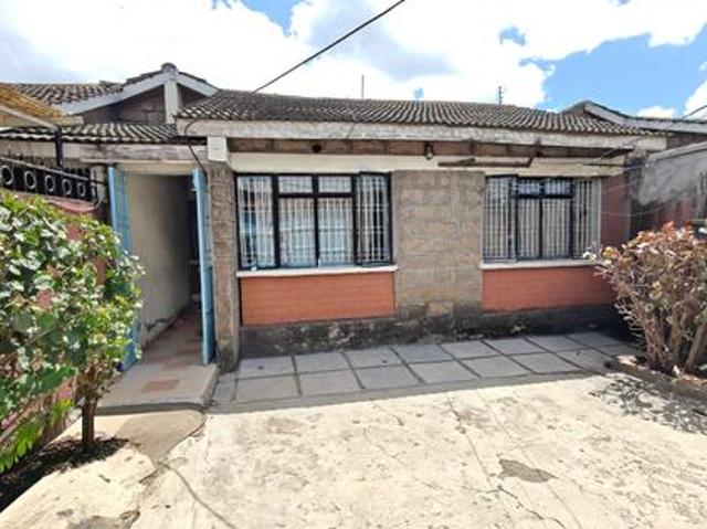 3 Bedroom Bungalow For Sale in Donholm