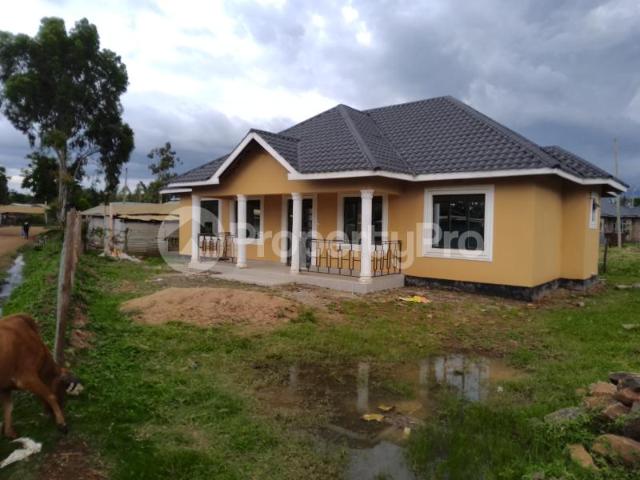 3 bedroom Bungalow Houses for sale Nyamasaria Kisumu PID: 2AKCZ | PropertyPro
