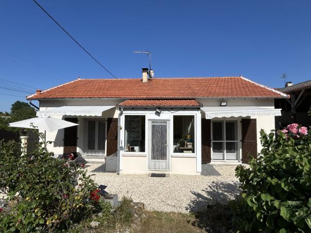 3 bedroom Bungalow with Barn and Courtyard