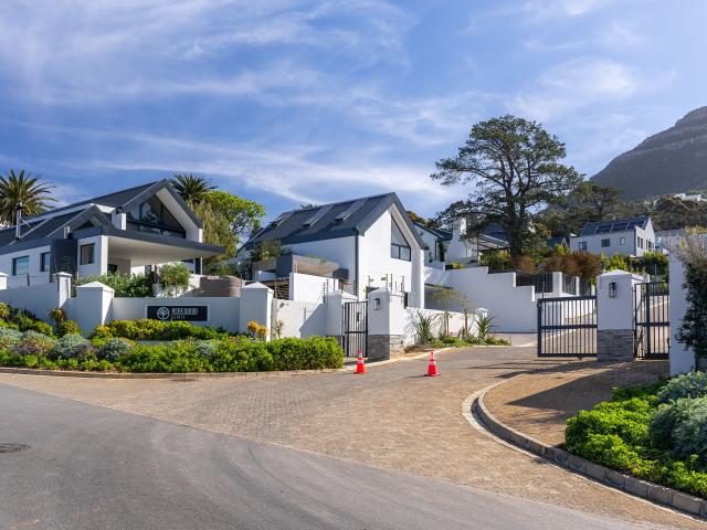 3 Bedroom Golf Estate in Hout Bay