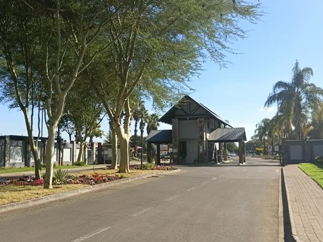 3 Bedroom Golf Estate in Theresapark