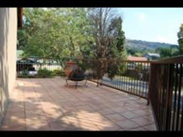3 Bedroom Garden Cottage in Magalieskruin