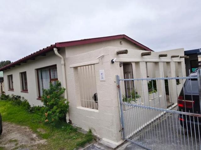 3 Bedroom Garden Cottage in Sanddrift