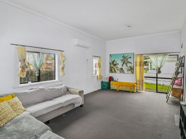 3 bedroom gem in Otara!
