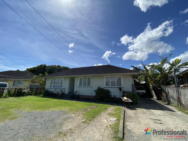 3 Bedroom Gem with Big Outdoor Area & Ample Parking 17 Kairanga Street, Mangere East, Manukau