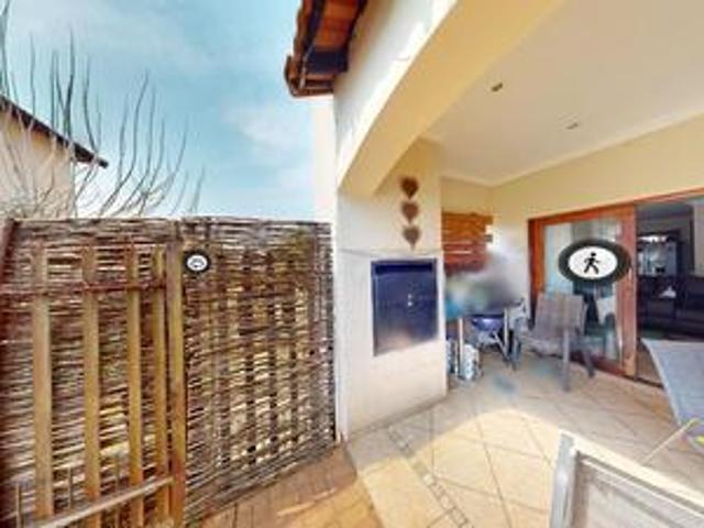 3 bedroom double storey house in sec.