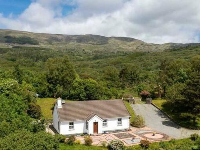 3 bedroom detached house for sale in Crostera West Glengarriff Co Cork P75 W020 Ireland