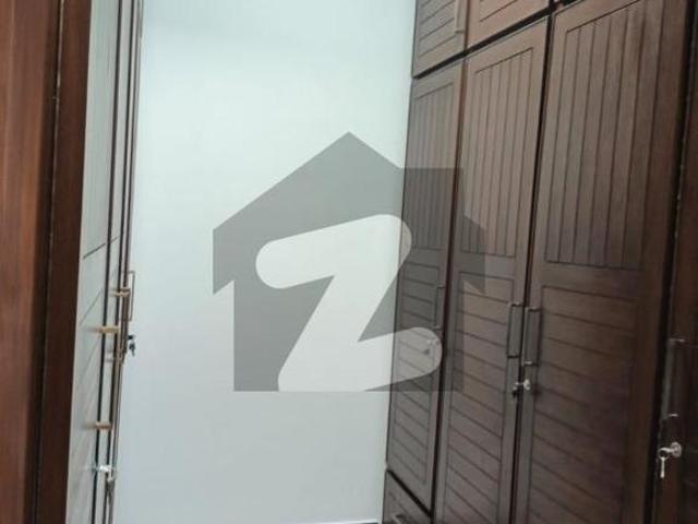 3 bedroom drawing lounge fully renovated just like new bukhari commercial area