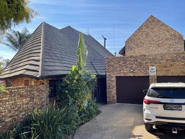 3 Bedroom duet to rent in Moreleta Park, Pretoria