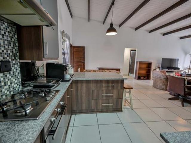 3 Bedroom Duet in Universitas