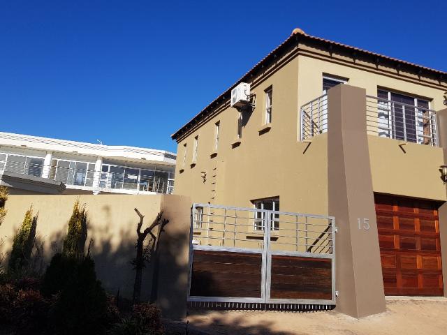 3 Bedroom Duet in Woodhill