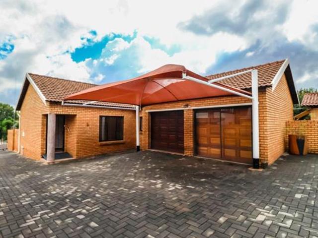 3 Bedroom Duet in Amberfield