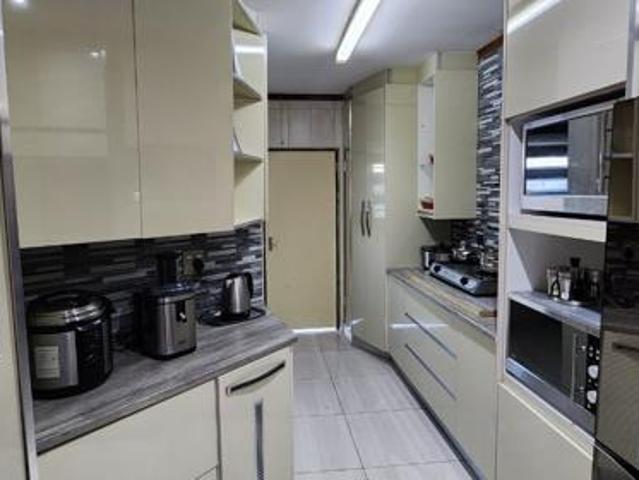 3 Bedroom Duet in Baysvalley