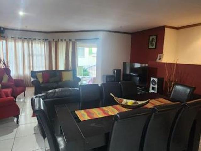3 Bedroom Duet in Baysvalley