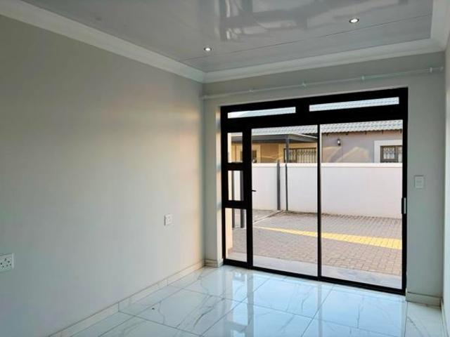 3 Bedroom Duet in Bloemspruit