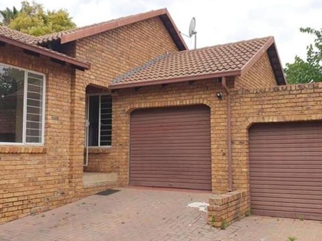 3 Bedroom Duet in Moreleta Park