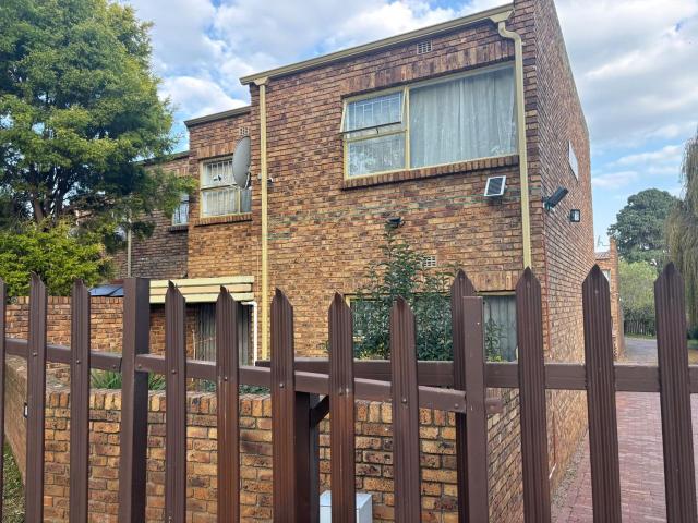 3 Bedroom duplex apartment rented in Meredale, Johannesburg