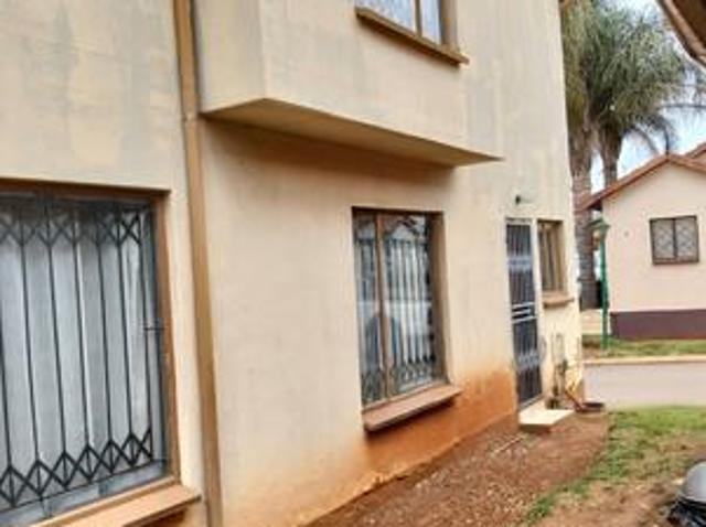 3 bedroom duplex | clivia gardens, c.
