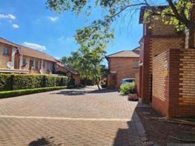 3 bedroom duplex for rent in the wil.