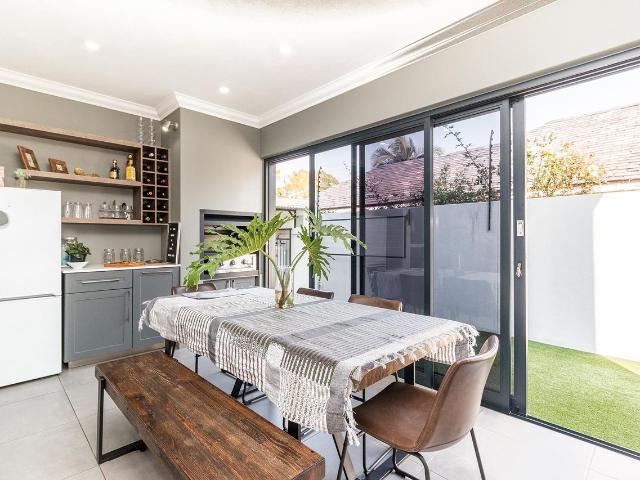 3 Bedroom Duplex For Sale in Menlo Park