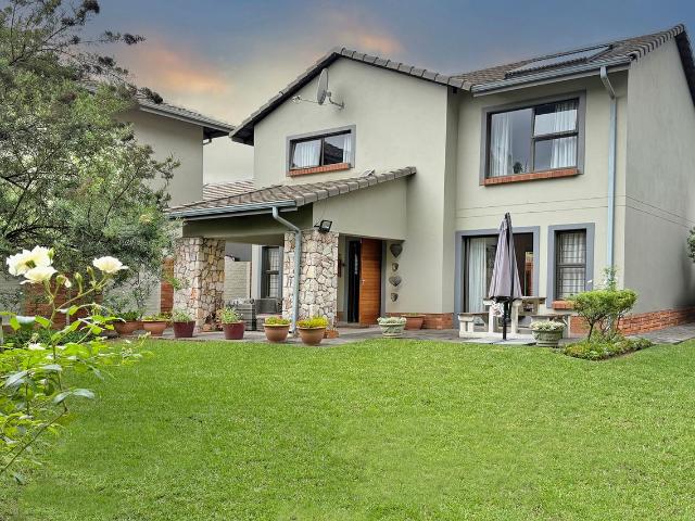 3 Bedroom Duplex For Sale in Kyalami Hills