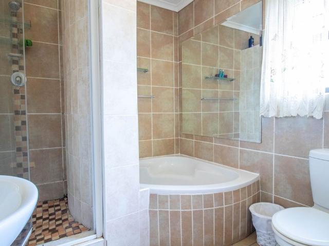 3 Bedroom Duplex For Sale in Kyalami Hills