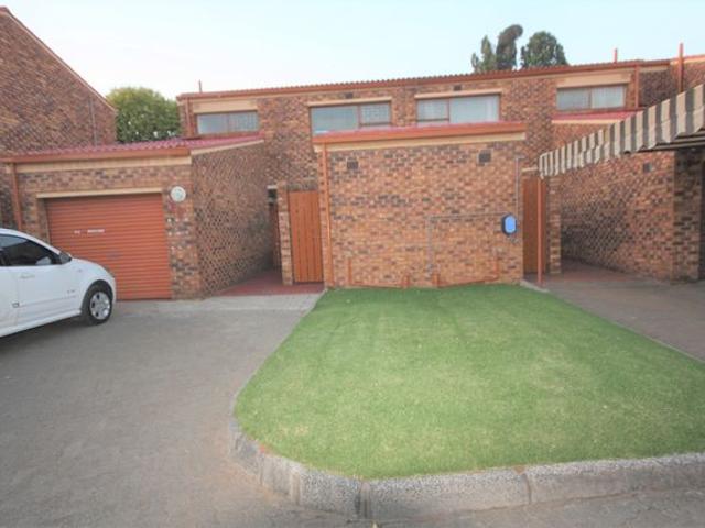 3 Bedroom Duplex For Sale in Vanderbijlpark CE 3