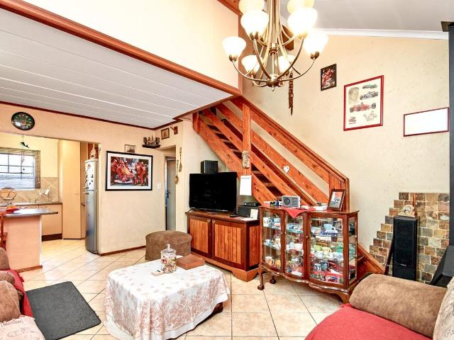 3 Bedroom Duplex For Sale in Wilgeheuwel