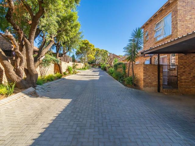 3 Bedroom Duplex For Sale in Wilgeheuwel