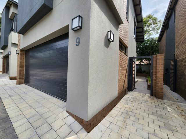 3 Bedroom Duplex in Menlo Park