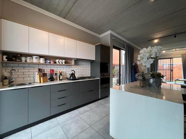 3 Bedroom Duplex in Olympus AH