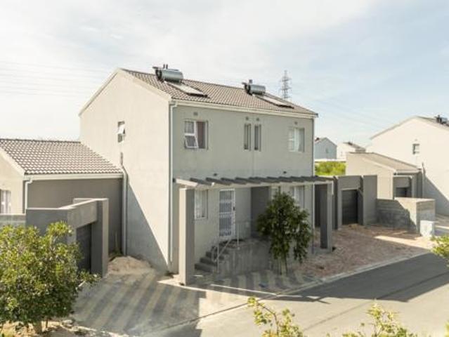 3 Bedroom Duplex in Bardale Village